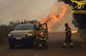 Incendi: fiamme a Decimoputzu e Bauladu, in azione tre elicotteri