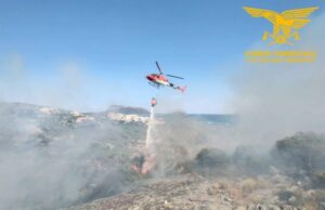 Incendi, Sardegna: 12 i roghi nell’Isola, in azione anche i Canadair