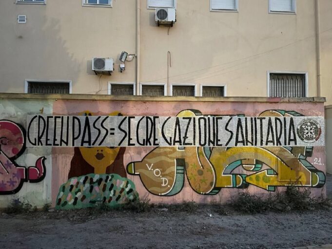 Green Pass, striscioni CasaPound in tutta Italia: “È segregazione sanitaria”