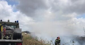 Vasto incendio a Bonarcado: in azione un elicottero