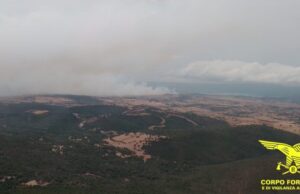 Incendi: vasto rogo a Oschiri, in azione 3 elicotteri e due Canadair