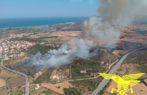Incendi in Sardegna: su 14 roghi, 3 hanno richiesto intervento degli elicotteri