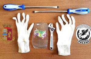 Tentano di svaligiare un appartamento a Cagliari: denunciate due donne