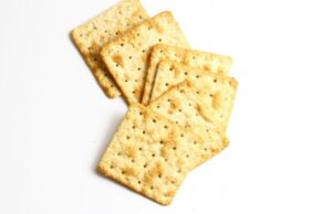 Cracker semintegrali e gomasio richiamati: possibili frammenti di vetro