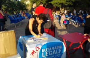 Eutanasia, Ass.Coscioni: “Raccolte oltre 100mila firme per il referendum”