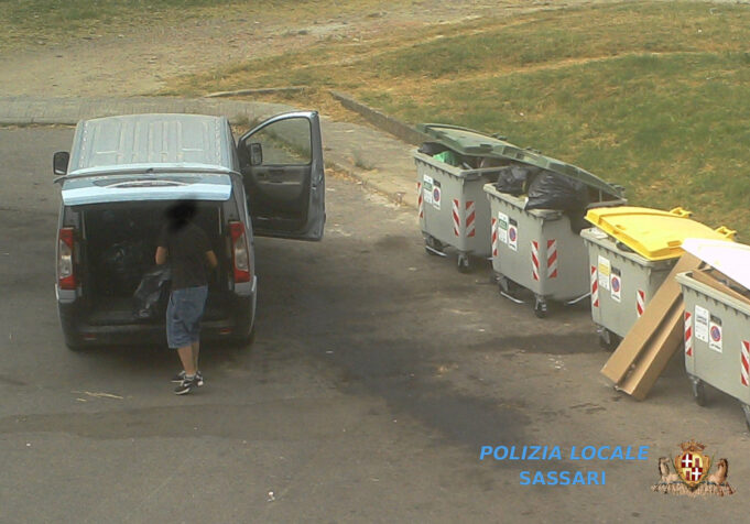 Sassari, rifiuti: sanzionati oltre 100 incivili in meno di un mese