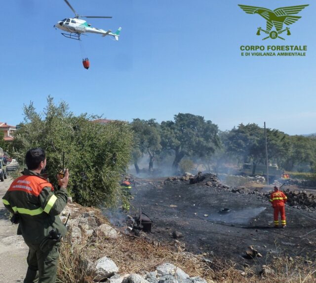Fiamme a Decimoputzu: interviene elicottero della Forestale