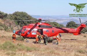 Vasto incendio al parco eolico di San Basilio: in azione 4 elicotteri e 2 Canadair