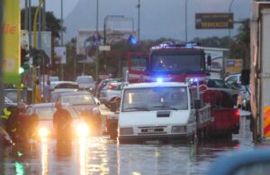 Violento nubifragio si abbatte su Palermo, strade allagate