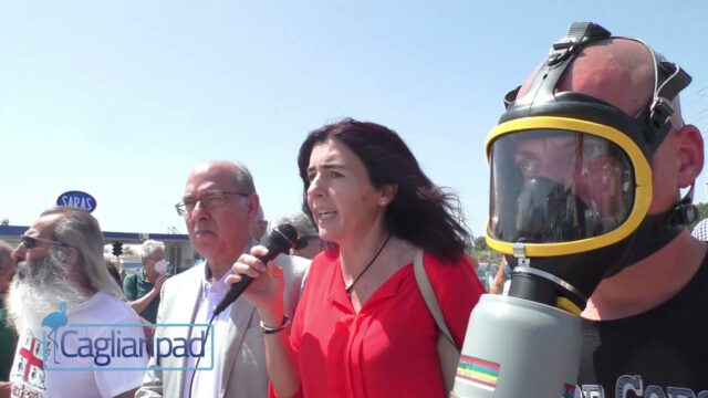Inquinamento, sit-in ambientalista davanti alla Saras