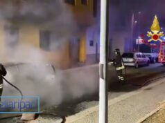 Notte di duro lavoro per i Vigili del Fuoco: auto e terreni in fiamme nell’hinterland cagliaritano