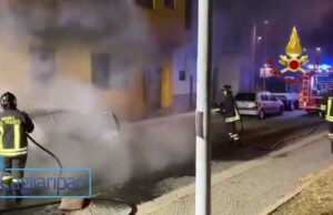 Notte di duro lavoro per i Vigili del Fuoco: auto e terreni in fiamme nell’hinterland cagliaritano