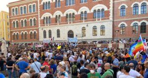 No Green pass: in duemila in piazza a Cagliari: il video