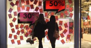 Shopping natalizio anticipato | Scatta la paura del super green pass