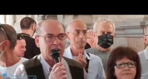 Cagliari, ambientalisti protestano sotto il Comune su fumi della Saras