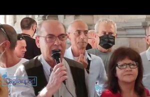 Cagliari, ambientalisti protestano sotto il Comune su fumi della Saras