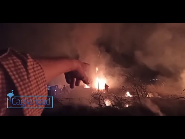 Brucia il cagliaritano, nella notte numerosi interventi dei Vigili del Fuoco