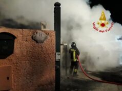 Decimomannu: autocarro in fiamme durante la notte