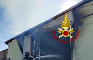 Putifigari, fiamme in un fienile: Vigili del fuoco in azione