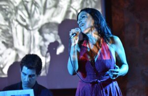 Identità negate, a Casa Saddi si esibisce venerdì l’attrice e cantante Gisella Vacca