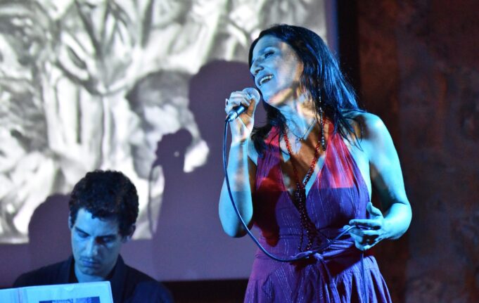 Identità negate, a Casa Saddi si esibisce venerdì l’attrice e cantante Gisella Vacca