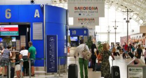 Aeroporto di Elmas: i turisti stranieri tornano a scegliere Cagliari e la Sardegna