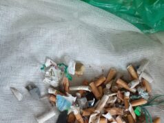 Poetto: sono tornati gli incivili della cicca ma il mare non è un posacenere