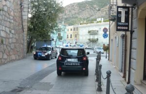 Ruba le credenziali della banca online per acquistare 3300 euro di capi griffati