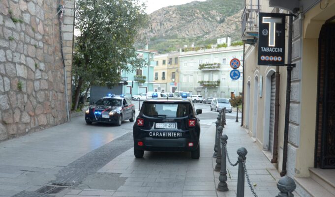 Ruba le credenziali della banca online per acquistare 3300 euro di capi griffati