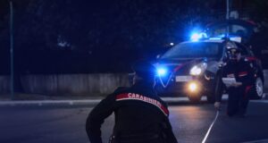 Pula: va fuori strada in stato di ebrezza con un arsenale sotto il sedile dell’auto