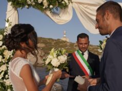 Villasimius, prime nozze celebrate dopo il restyling del faro dell’Isola dei Cavoli