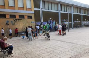 Cagliari, “Ripuliamo i muri” in piazza Giovanni XXIII