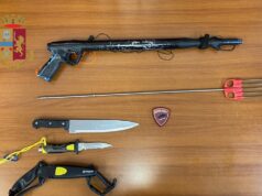 Quartu Sant’Elena, minaccia di dar fuoco alla casa armata di fucile da sub e coltelli