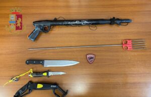 Quartu Sant’Elena, minaccia di dar fuoco alla casa armata di fucile da sub e coltelli