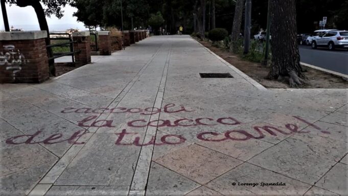 Il Terrapieno versa in stato di abbandono: i cagliaritani reclamano più pulizia