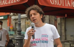 Referendum eutanasia legale, a Cagliari in Piazza Yenne c’è Marco Cappato