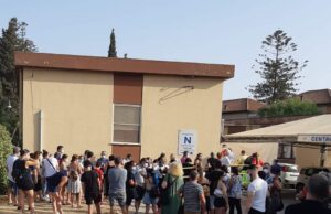 Centro emergenza Covid, in via Romagna è ancora caos