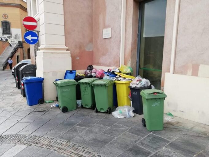 Ex Teatro Civico: da salotto della nobiltà a pattumiera di Castello ǀ Fotogallery