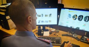 Stipula due polizze supervantaggiose online: truffato dai falsi assicuratori