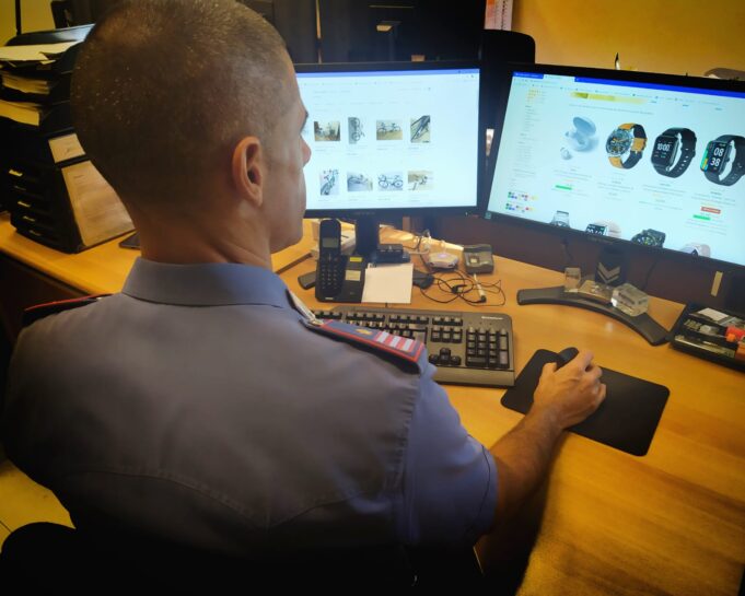 Stipula due polizze supervantaggiose online: truffato dai falsi assicuratori