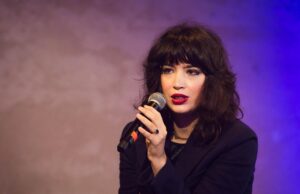 Smartphone a scuola, la filosofa Ilaria Gaspari: “Così si perde curiosità e meraviglia”