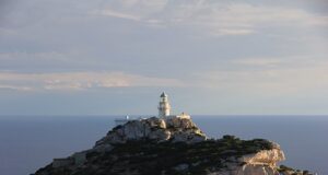 “Non vendete il Faro di Capo Caccia”, l’appello del Parco al Governo