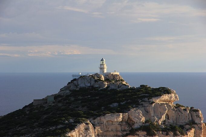 “Non vendete il Faro di Capo Caccia”, l’appello del Parco al Governo