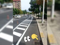 Via Castiglione, ciclisti ascoltati: caditoie sistemate a livello della strada