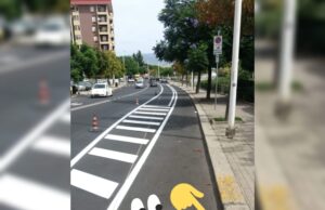 Via Castiglione, ciclisti ascoltati: caditoie sistemate a livello della strada