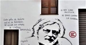Gino Strada, a Orgosolo l’arte arriva dove non arrivano le istituzioni