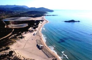 Chia: con tanti stabilimenti balneari è ancora una spiaggia libera?