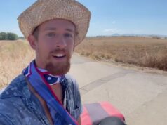 In Sardegna il tiktoker che gira tutta Italia in bici