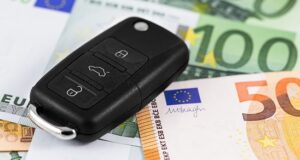 In Sardegna assicurare l’auto costa meno: ribassi record a Oristano