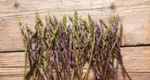 Gli asparagi combattono l’ubriachezza, lo dice la scienza